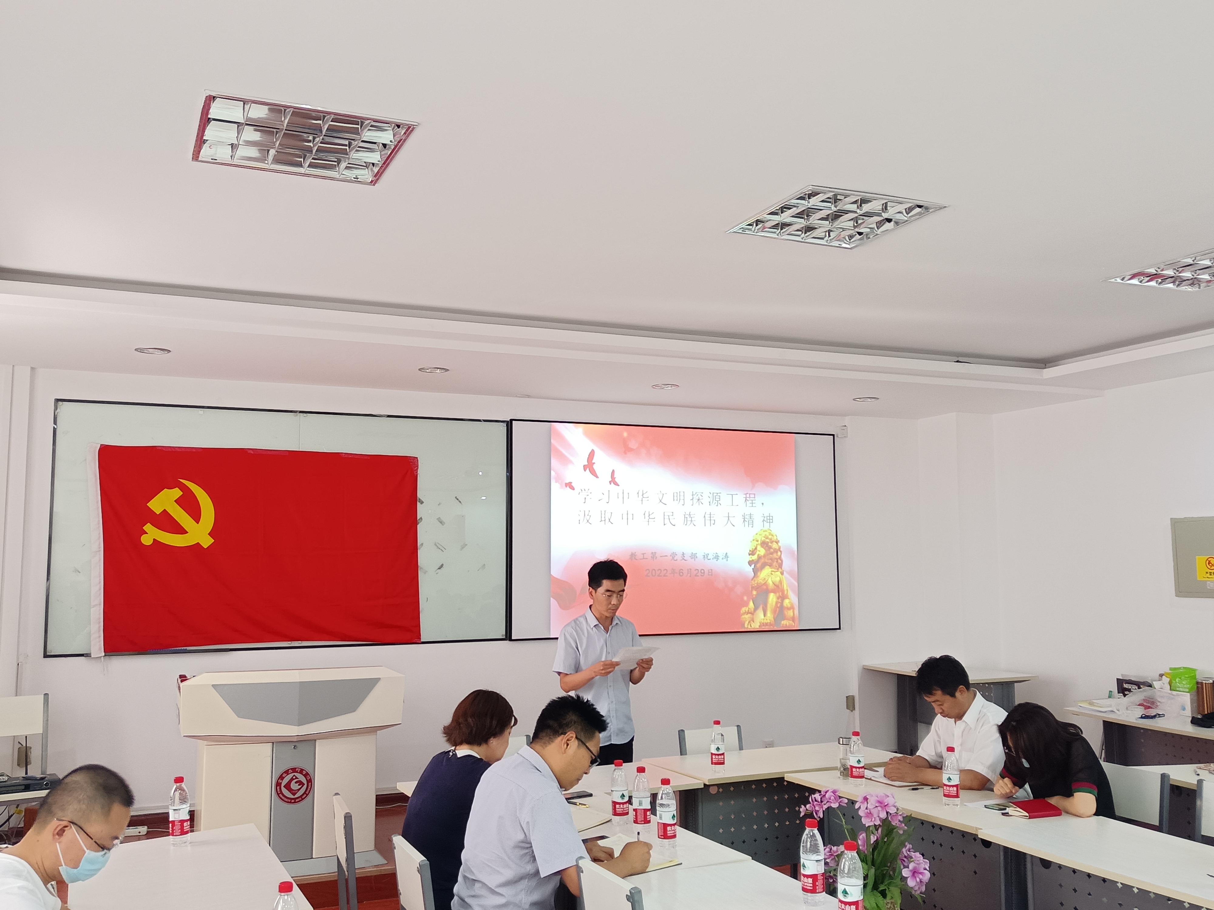 正规外围买球十大平台举行“铭党恩,强党性” 迎七一支部书记讲党课活动 正规外围买球十大平台举行“铭党恩,强党性” 迎七一支部书记讲党课活动