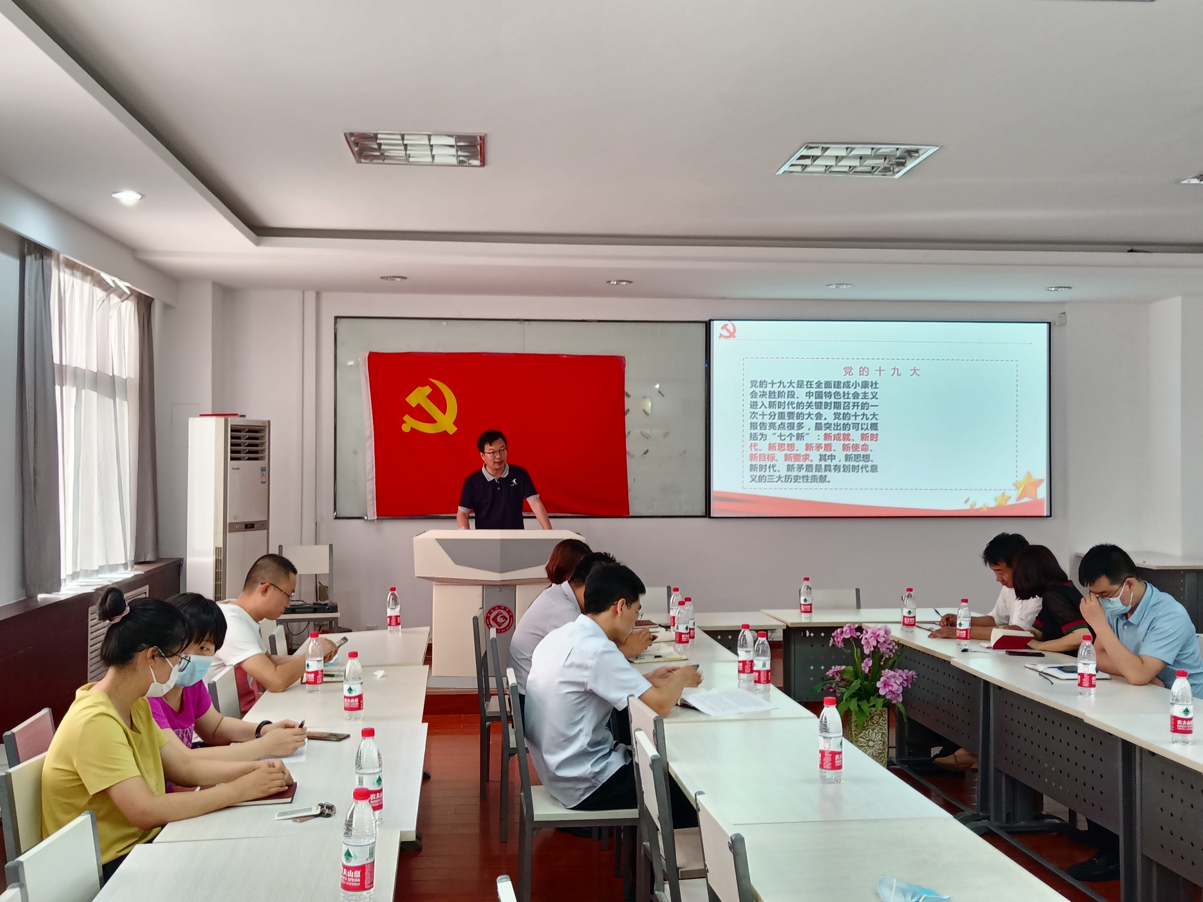 正规外围买球十大平台举行“铭党恩,强党性” 迎七一支部书记讲党课活动 正规外围买球十大平台举行“铭党恩,强党性” 迎七一支部书记讲党课活动